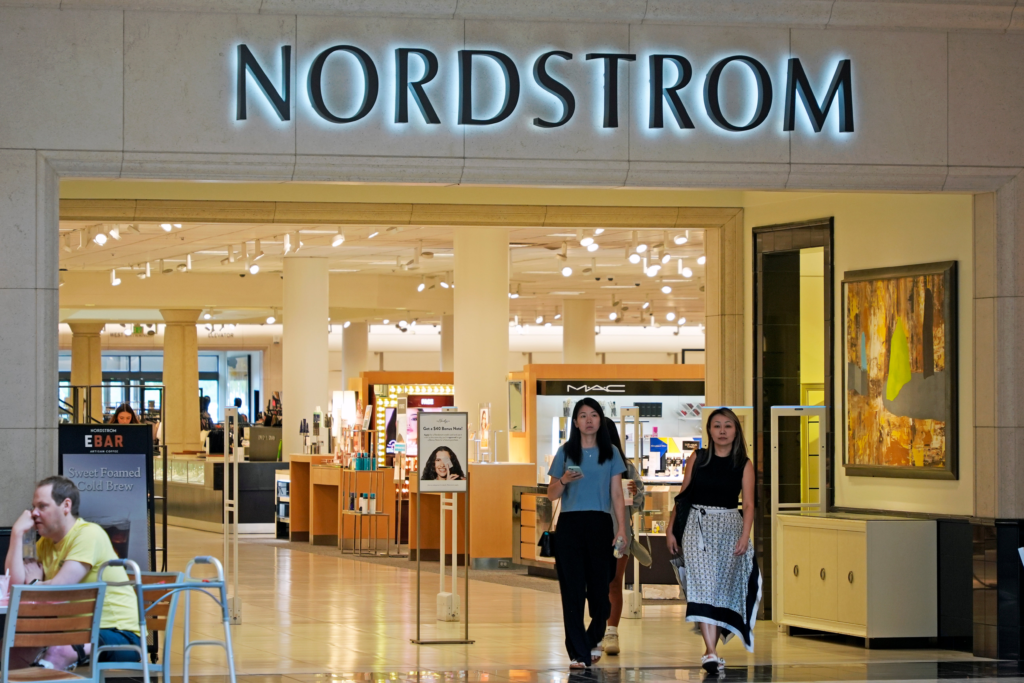 Nordstrom Credit Card: Complete Guide to Rewards, Benefits, Fees, and Membership Perks